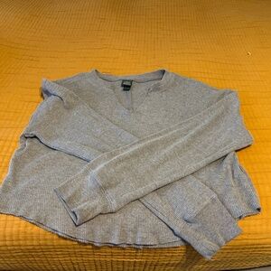 Gray long sleeve crop top